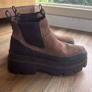 UGG platform rubber soles. Great condition!